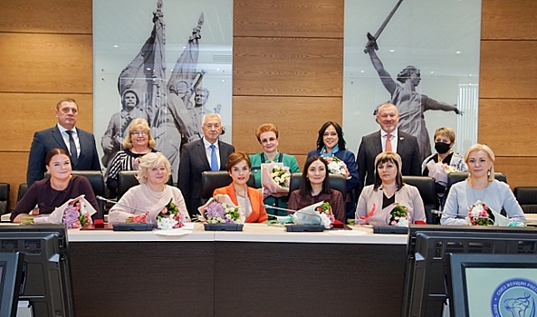В Волгограде наградили членов областного Союза женщин