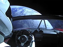 Родстер Tesla разлагается в космосе