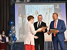 Новосибирский губернатор вручил дипломы выпускникам медуниверситета