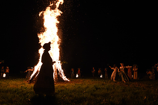 «Жизнь по ритмам вселенной»: как устроен быт необычной наукодеревни в Подмосковье