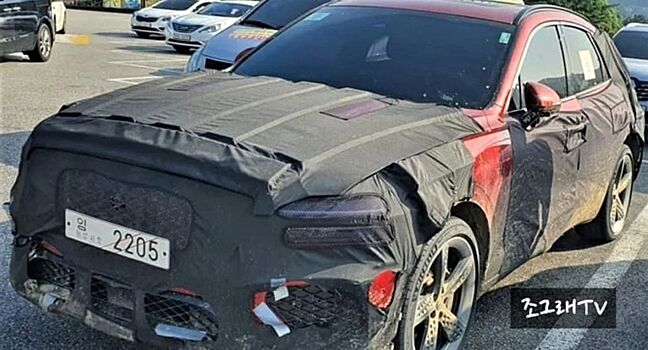 Фотошпионы засняли салон кроссовера Genesis GV70