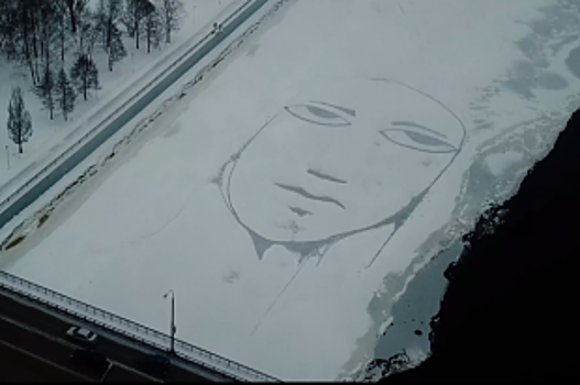 В Перми на льду Камы появилось грустное лицо