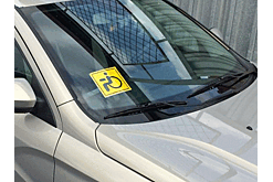 Российских инвалидов предложили пересадить на автомобили за счет государства