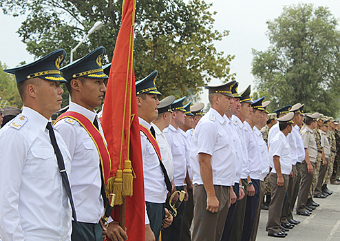 Командование российской авиабазы «Кант» поздравило военных летчиков с Днем Сил воздушной обороны Кыргызской Республики