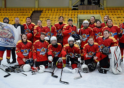 Женская хоккейная команда Северного флота приняла участие в играх Ночной лиги