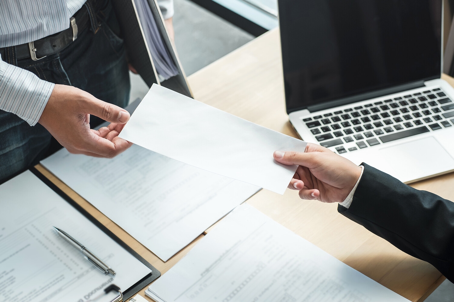 Ученые выяснили, что снижает желание сотрудников уволиться с работы