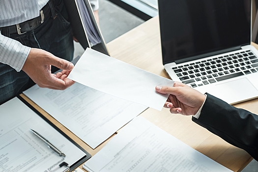 Большинство россиян надеются достичь пика зарплаты в будущем