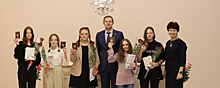 В Пущине торжественно вручили паспорта 14-летним гражданам