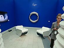 Спасательный круг для современного искусства. Что покупают на Cosmoscow