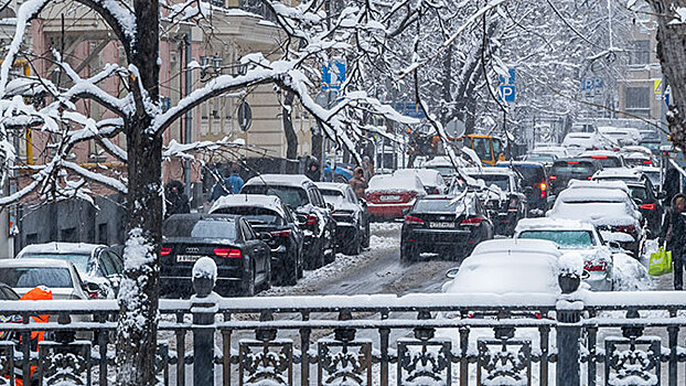 В понедельник ожидается ухудшение ситуации на московских дорогах из-за снегопада