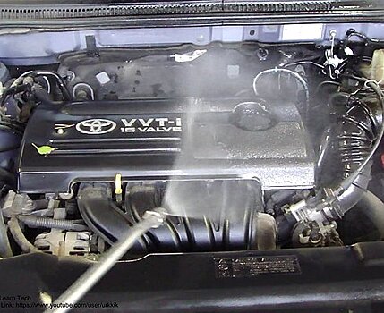 Почему нельзя мыть двигатель автомобиля