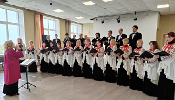 В Чувашии общественники и полицейские провели акцию «Песни Победы» среди подростков, требующих дополнительного внимания