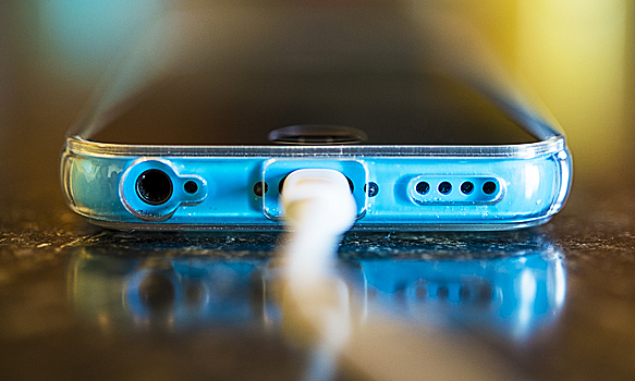 Почему взрываются батареи смартфонов и как защитить их от возгорания