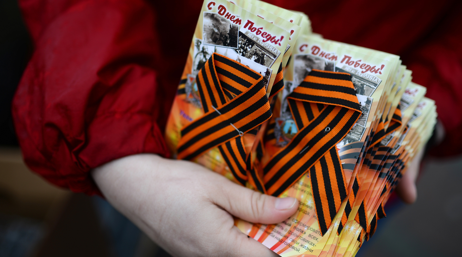 РИА: против плюнувшего в георгиевскую ленту стримера возбудили дело