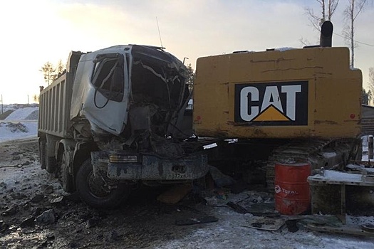 Самосвал протаранил экскаватор в Шабрах