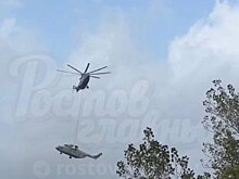Шиномонтаж вышел на новый уровень: соцсети Ростова обсуждают, как один вертолет буксирует другой