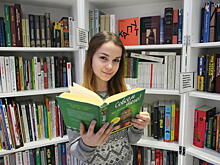 Купите хлеб и возьмите домой художественную книгу