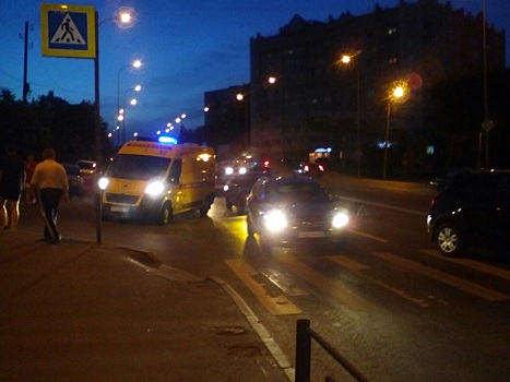 Пензенец выложил в Сеть фото с места ДТП, где сбили молодую женщину