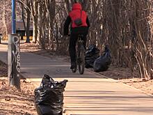 Бутылки, обертки и пакеты. Весенняя уборка незакрепленных территорий началась в Дубне