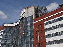 В строящемся корпусе онкодиспансера начался монтаж современного оборудования