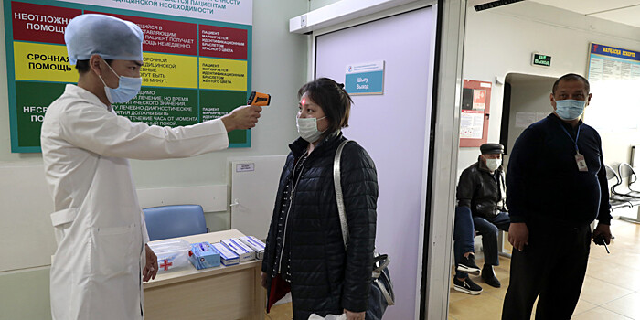 В Казахстане финансово поддержат врачей, спасающих пациентов с коронавирусом