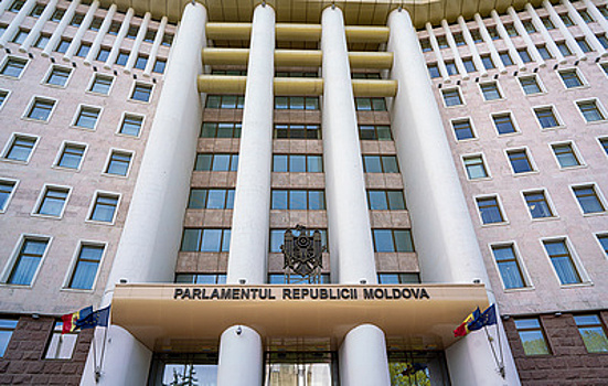 Парламент Молдавии одобрил решение о закрытии Русского дома в Кишиневе