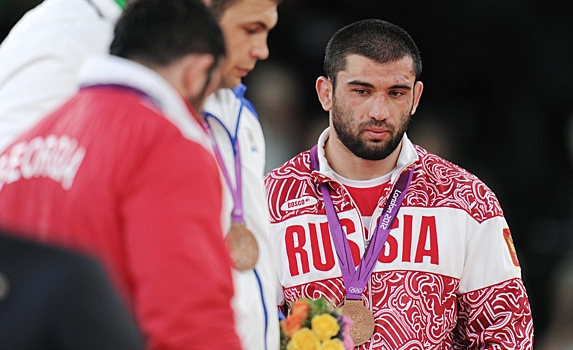 Олимпийского чемпиона из России лишили двух медалей чемпионата мира