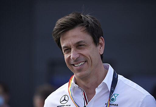 Официально: Тото Вольф продлил контракт с Mercedes