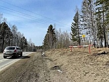 На Байкальском тракте перед съездами в лес установлены заграждения