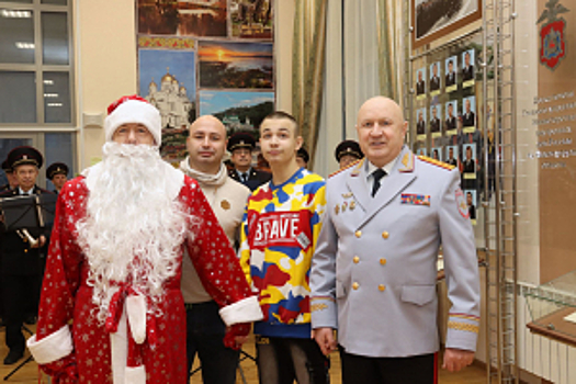 В Смоленской области полицейские присоединились к федеральному проекту «Ёлка желаний»