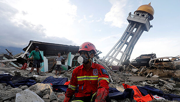 В Индонезии под завалами остаются 150 тысяч человек