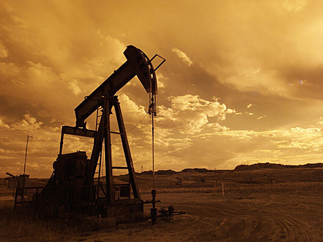 Цены на нефть повысились после падения в конце торговой недели