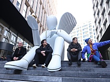 Территорию делового квартала в Бумажном проезде украсил арт-объект "Ангел"