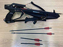 В Москве рецидивист угнал автомобиль при помощи арбалета