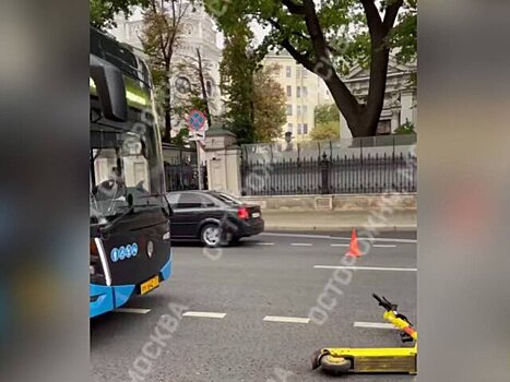ДТП с участием электробуса и электросамоката произошло на Воздвиженке