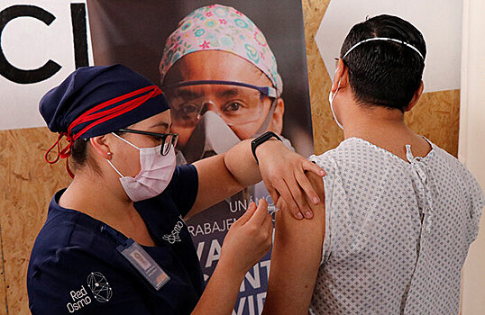 На россиянах испытают китайскую вакцину