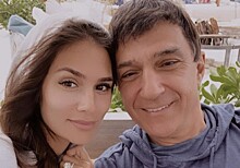 Жена Александра Овечкина поделилась фото с красавцем-отцом в его день рождения