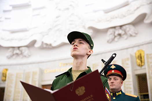 Присягу на верность Отечеству принесли более 200 преображенцев