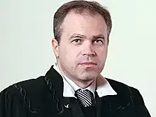 Экс-судья осужден условно за попытку хищения денег у контр-адмирала