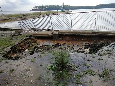 Благоустроенная пристань частично разрушилась в Чкаловске