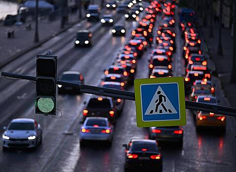 Водитель грузовика переехал 11-летнего российского школьника на переходе