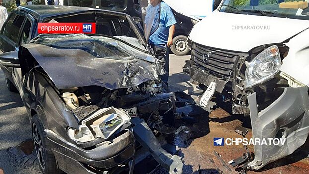 В Балакове на перекрестке при столкновении с «ГАЗелью» пострадали трое