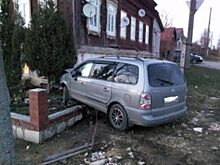 В Касимове водитель Hyundai врезался в жилой дом
