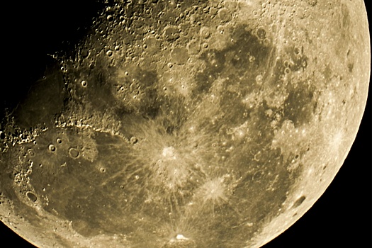 Как и почему ученые на Земле делятся добытым лунным грунтом