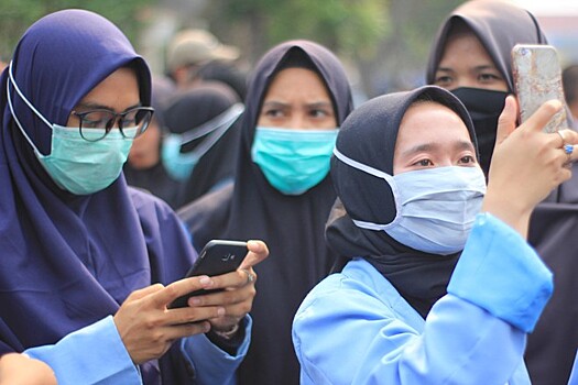 В Сингапуре начали бесплатно раздавать медицинские маски
