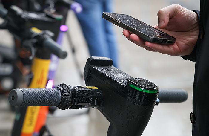 Сервисы кикшеринга готовятся к работе при ограничениях связи в Москве