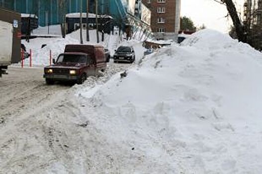 В Новосибирске вывезут снег из частного сектора