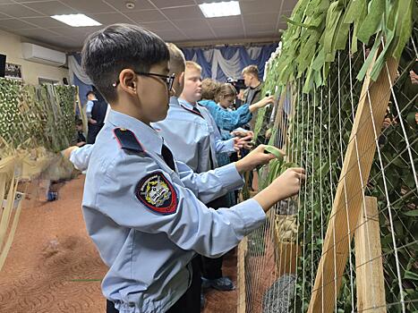 В Еврейской автономной области полицейские и школьники объединились для поддержки участников СВО