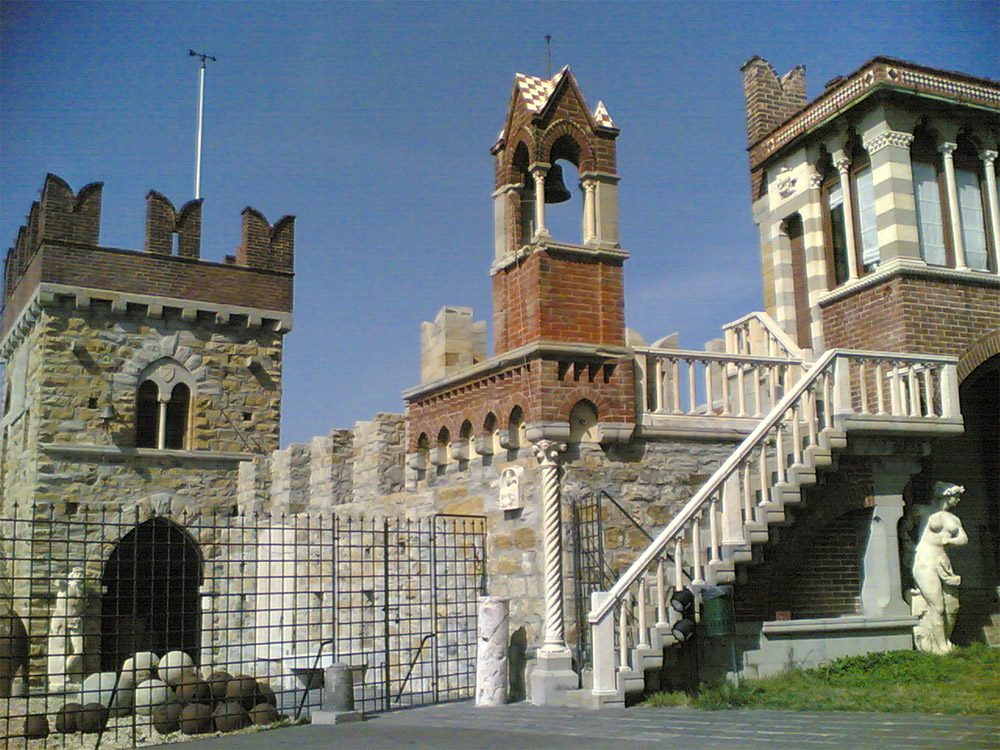Музей культур мира (Замок Альбертиса), Генуя, Италия, Европа