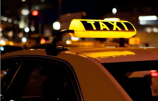 В Каменске-Уральском приставы арестовали «шашечки» у таксиста